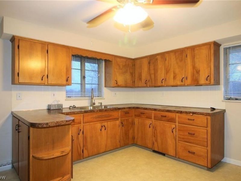 617 E Robinson Avenue, Barberton, OH 44203 Photo 7