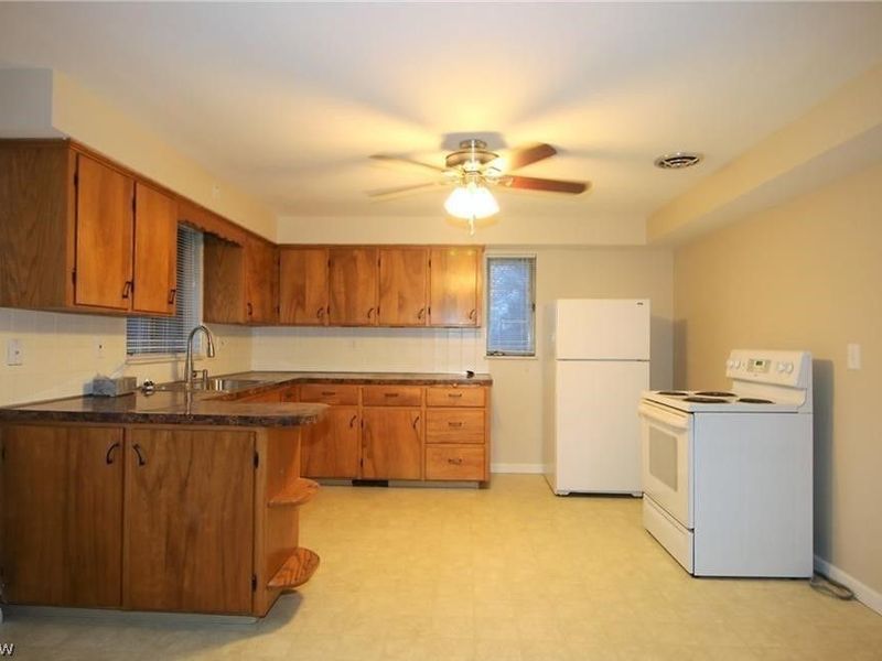617 E Robinson Avenue, Barberton, OH 44203 Photo 8