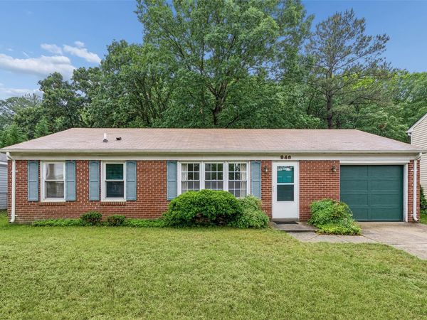 946 Red Oak Circle , Newport News, VA 23608