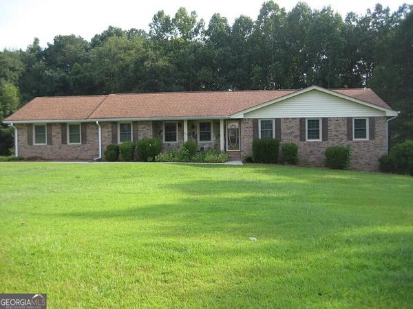 145 Redwood Circle, Fayetteville, GA 30214