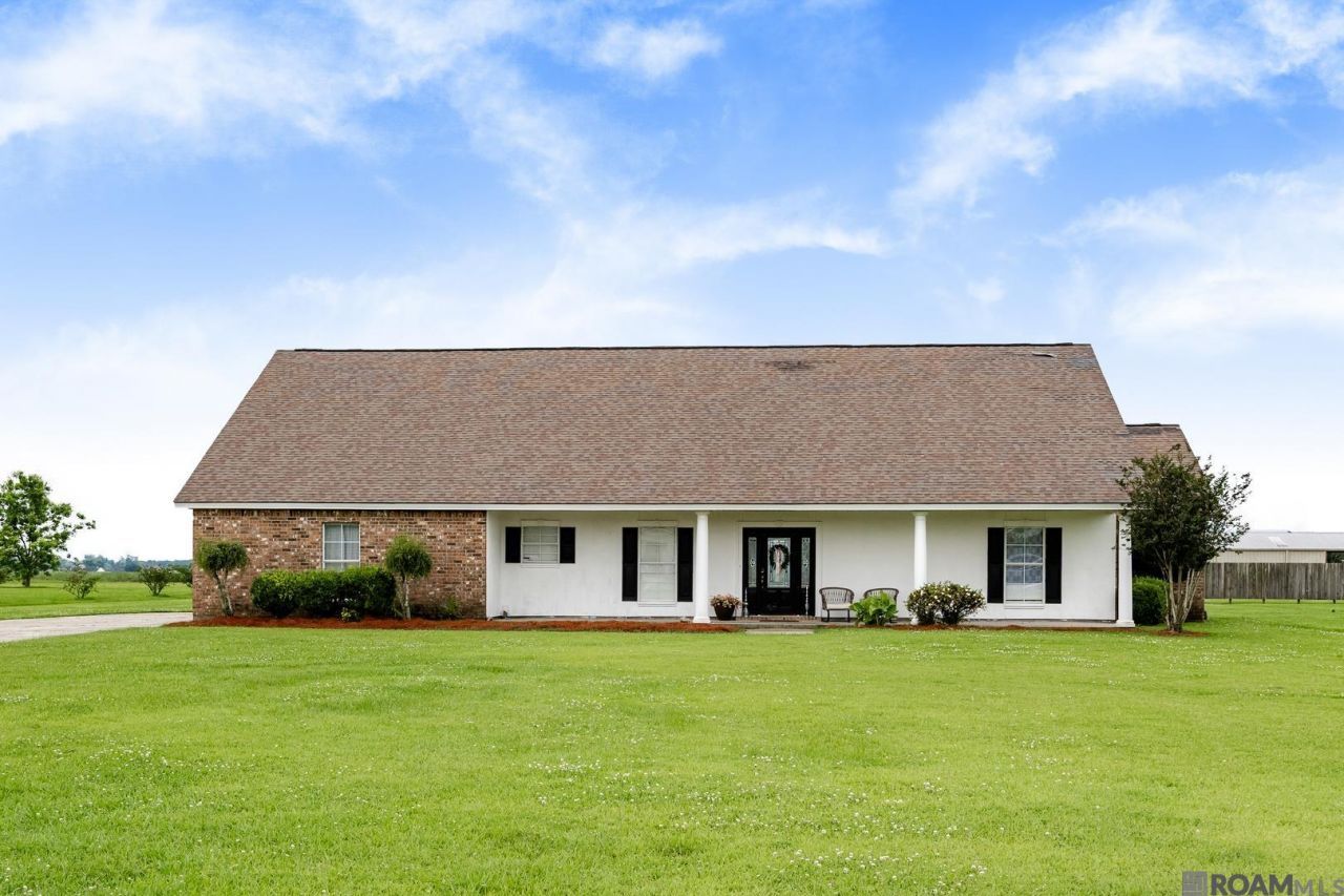 4633 Cherrywood St, Port Allen, LA 70767 Main Photo