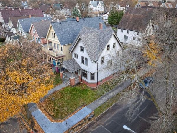 3249 W Mckinley BOULEVARD, Milwaukee, WI 53208