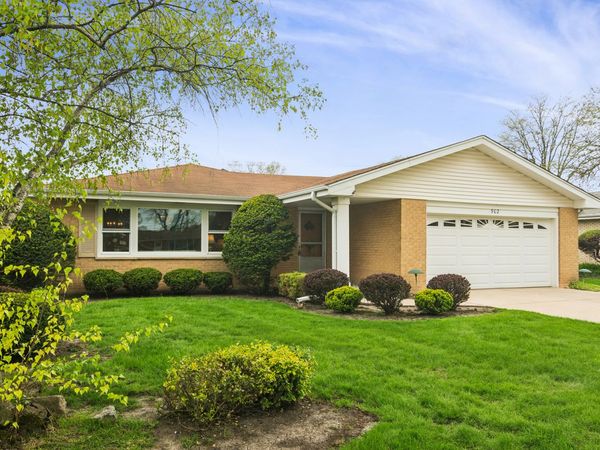 902 S See Gwun Avenue , Mount Prospect, IL 60056