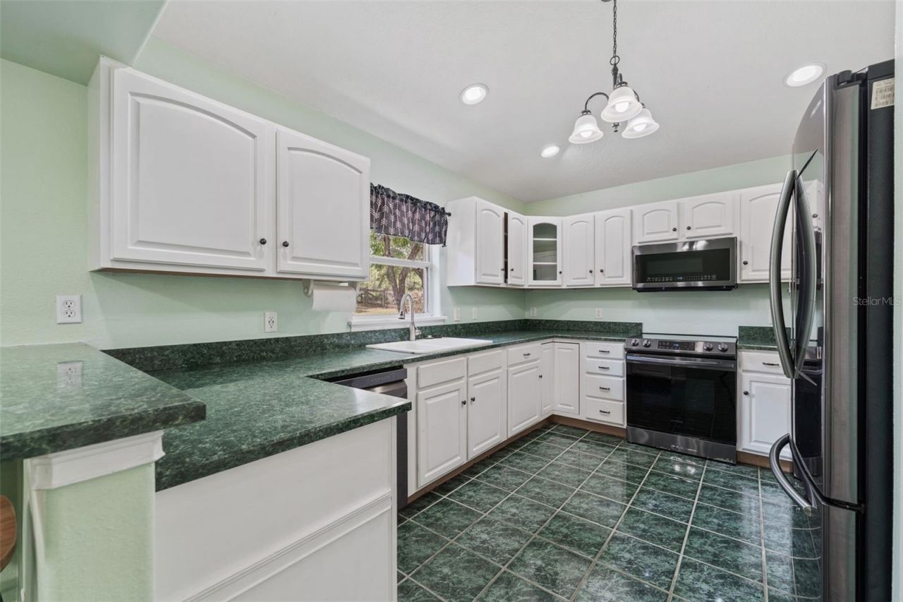25335 Mardon Circle, Paisley, FL 32767 Photo