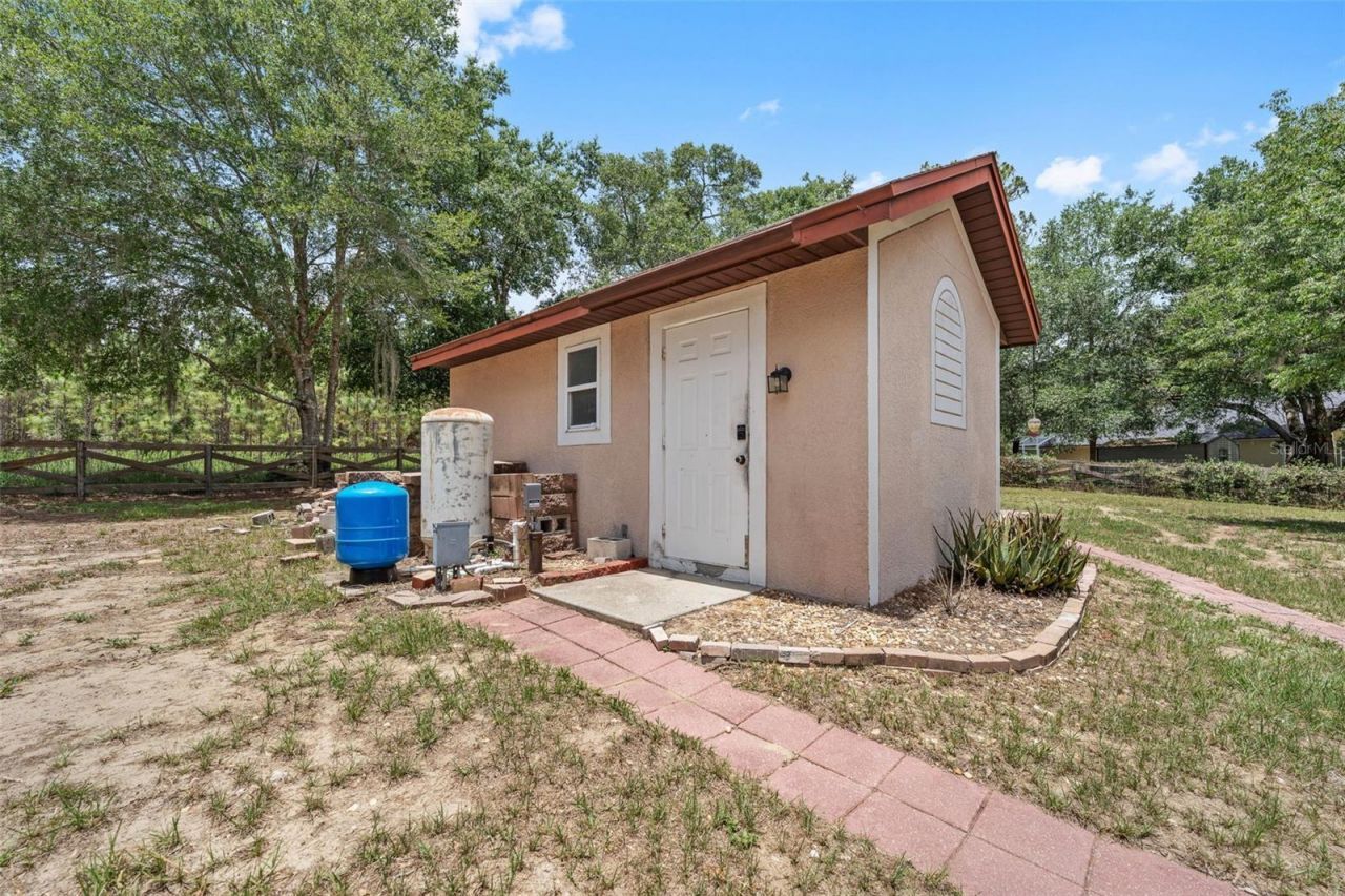 25335 Mardon Circle, Paisley, FL 32767 Photo