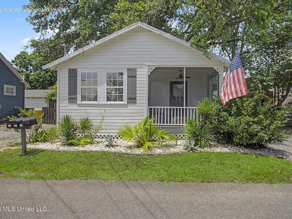 353 State Street, Bay Saint Louis, MS 39520