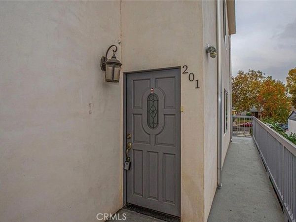 242 W Linden Ave., Unit 201, Burbank, CA 91502