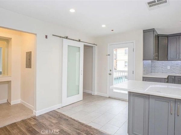 242 W Linden Ave., Unit 201, Burbank, CA 91502