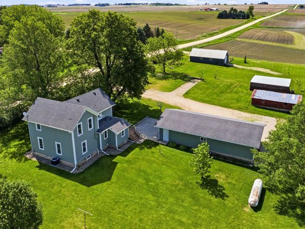 15403 140th Avenue , Monticello, IA 52310