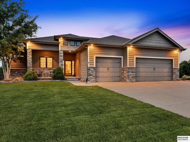 8102 S 194th Street, Gretna, NE 68028