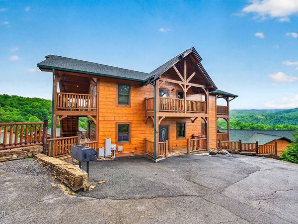 776 Mountain Stream Way, Gatlinburg, TN 37738