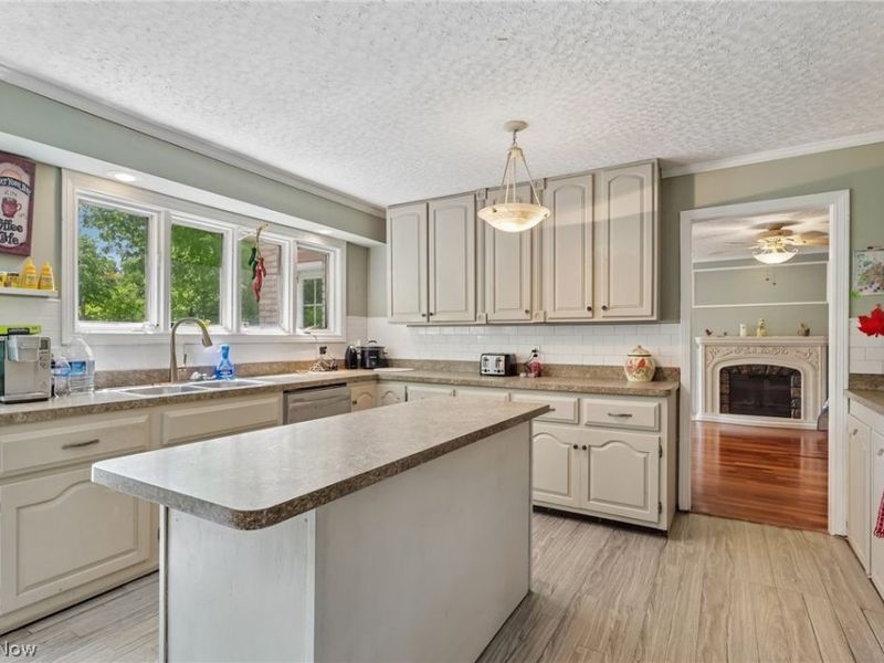 5785 Lamplighter Drive, Girard, OH 44420 Photo 15