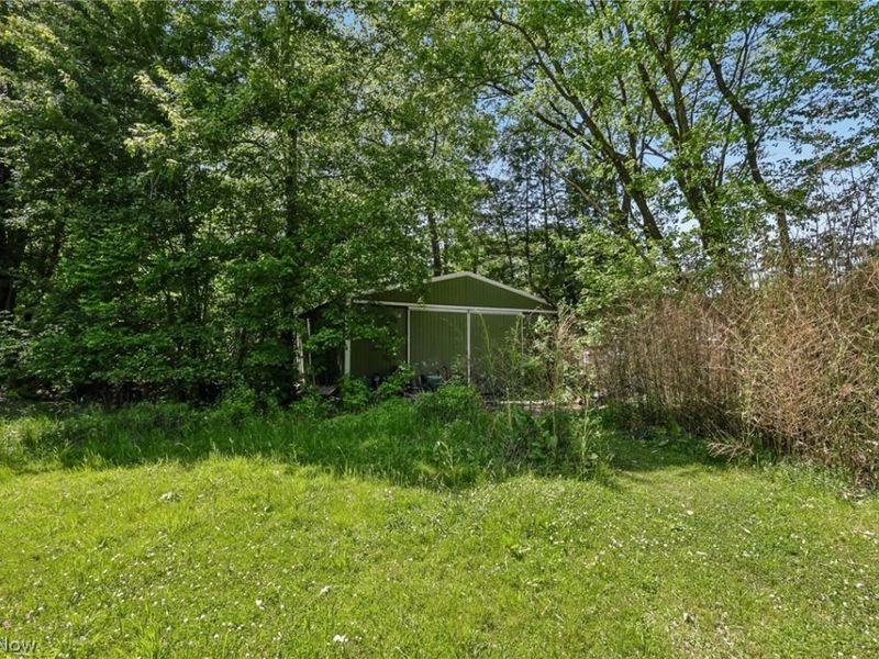 5785 Lamplighter Drive, Girard, OH 44420 Photo 9