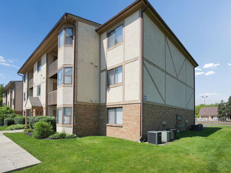 2196 Hedgerow Road , Unit 2196G, Columbus, OH 43220 Photo 2