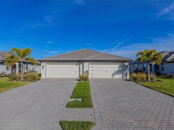 19504 Hinkley DR, ESTERO, FL 33928