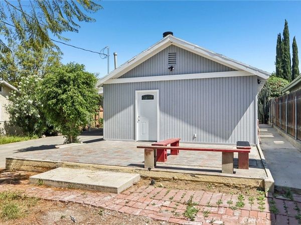 11032 Scoville Avenue, Sunland, CA 91040