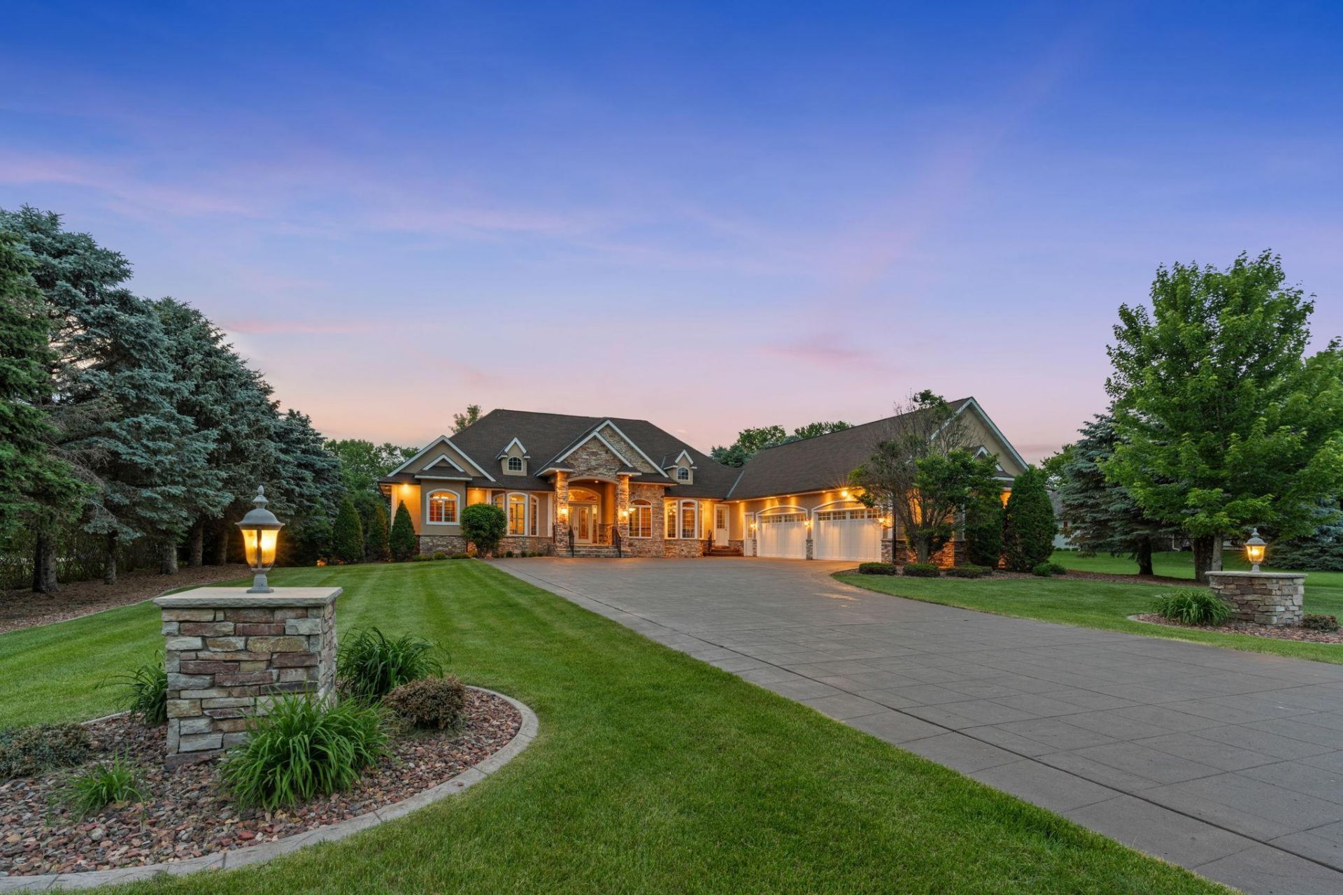 5785 232nd Street W, Faribault, MN 55021