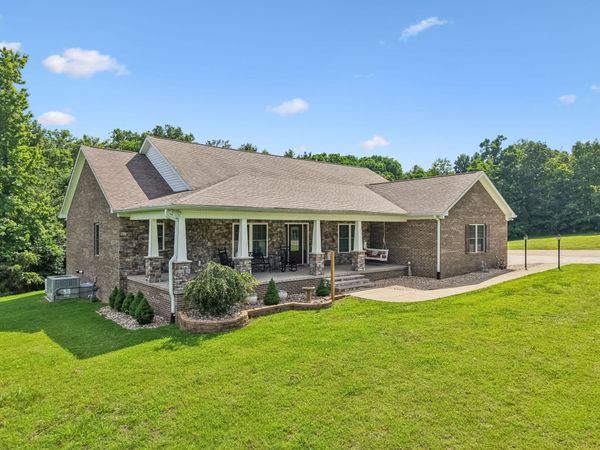 1421 Oakmont Cir , Centerville, TN 37033