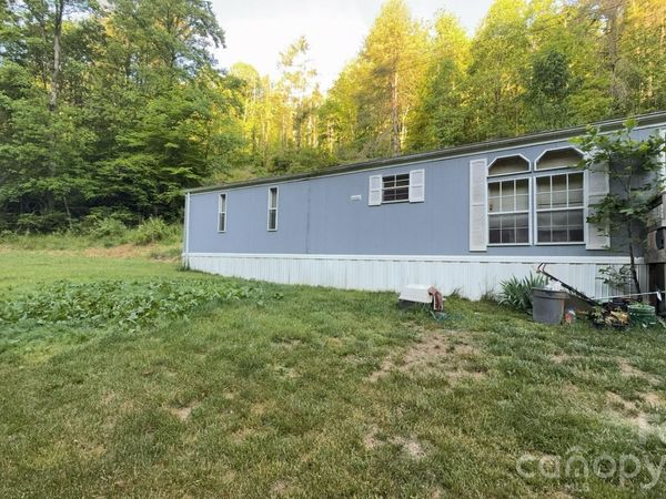 468 Long Branch Road , Green Mountain, NC 28740