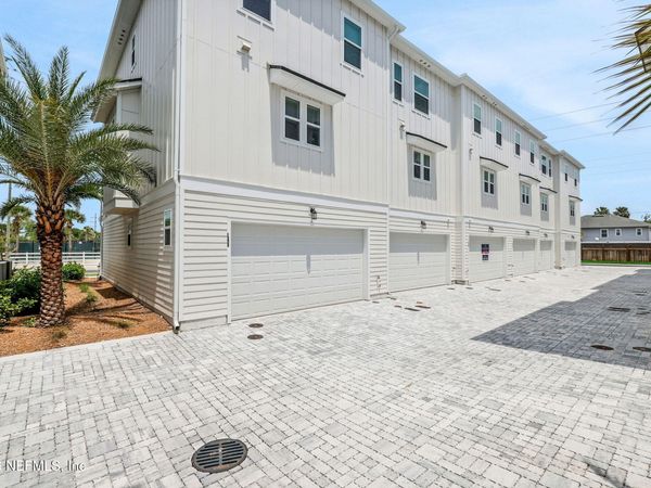 20 BEACH Way N, Jacksonville Beach, FL 32250