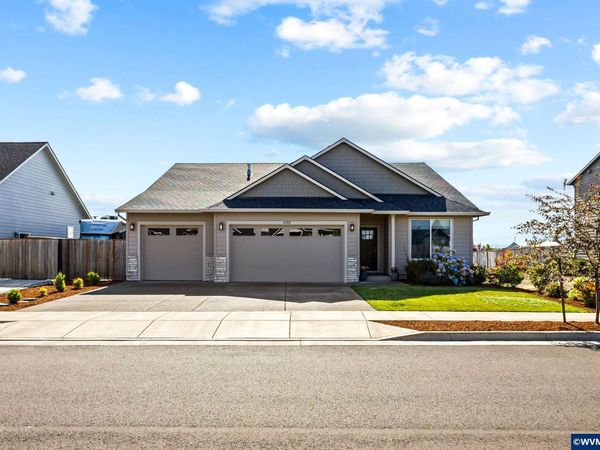 4722 Royal Dr NE, Albany, OR 97321