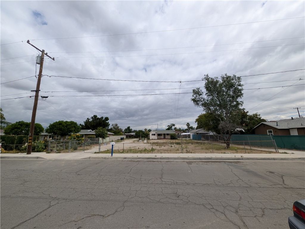 219 Maple, Colton, CA 92324 Main Photo