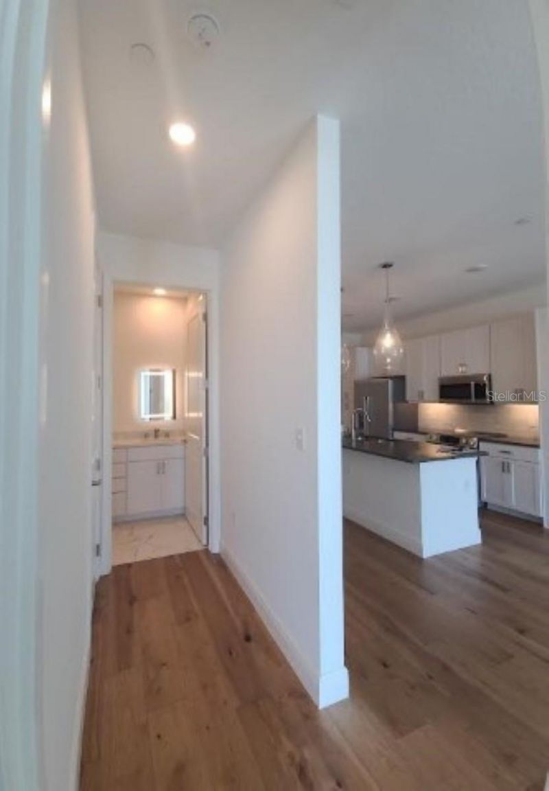 644 3rd Avenue S, Unit 408, Saint Petersburg, FL 33701 Photo