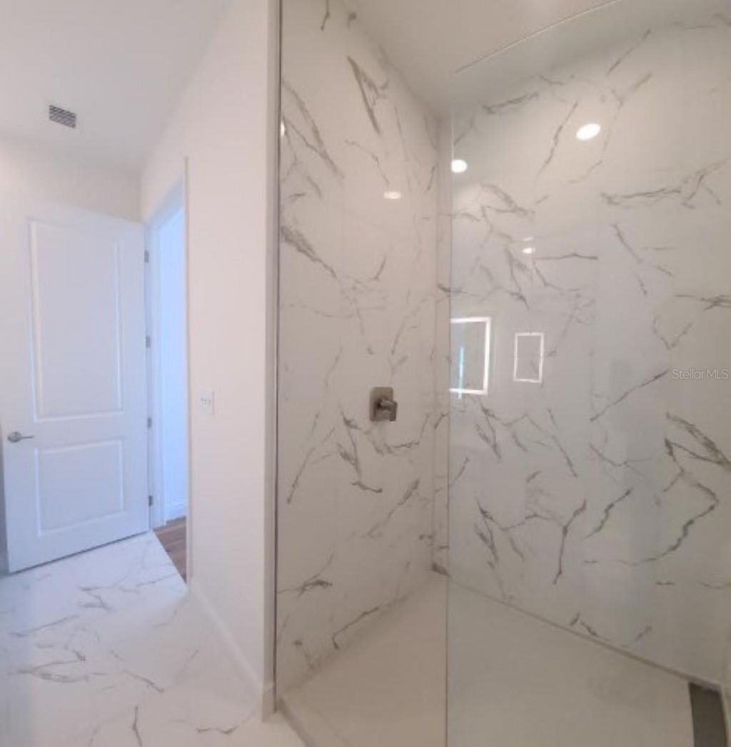 644 3rd Avenue S, Unit 408, Saint Petersburg, FL 33701 Photo
