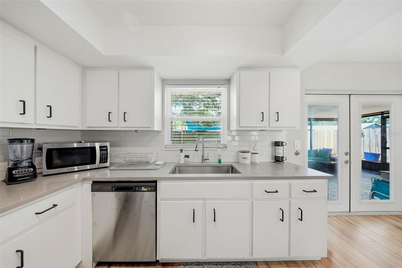 7976 Shadow Run Drive, Largo, FL 33773 Photo