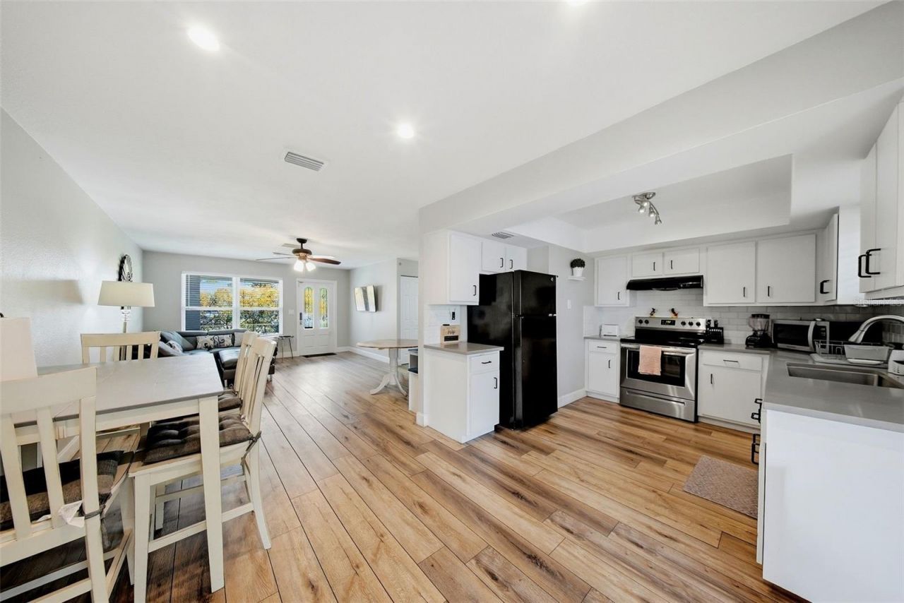7976 Shadow Run Drive, Largo, FL 33773 Photo
