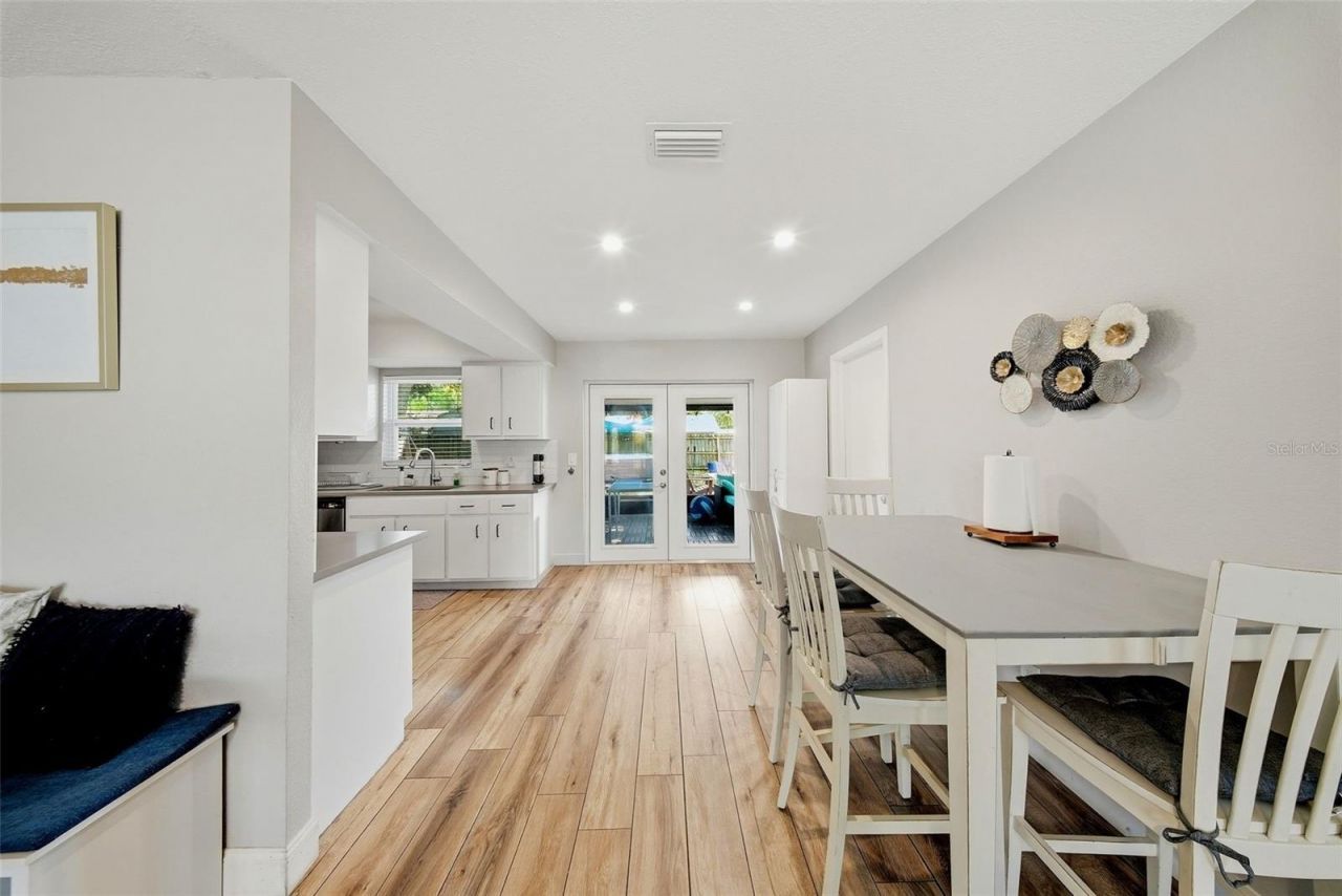 7976 Shadow Run Drive, Largo, FL 33773 Photo
