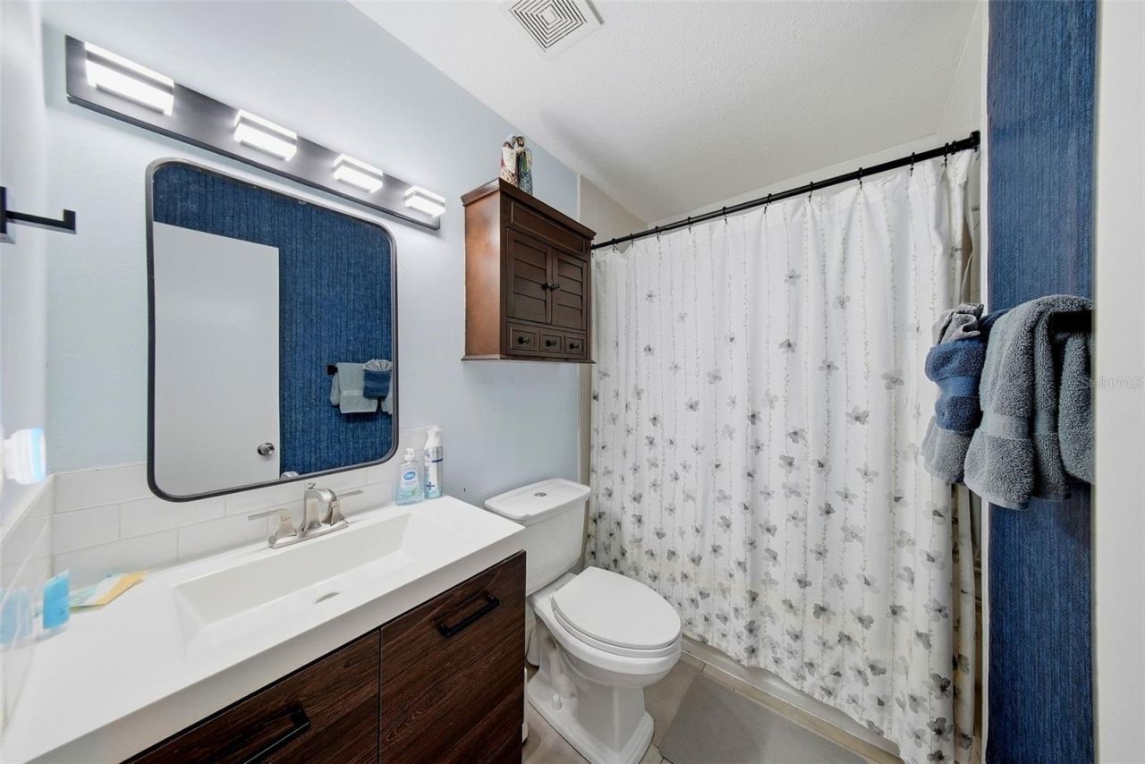 7976 Shadow Run Drive, Largo, FL 33773 Photo