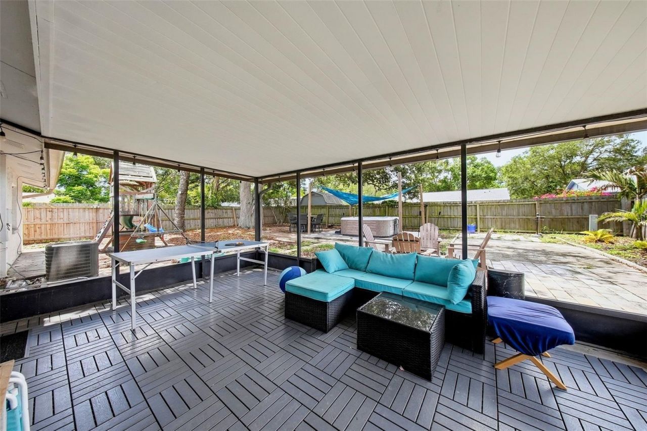 7976 Shadow Run Drive, Largo, FL 33773 Photo