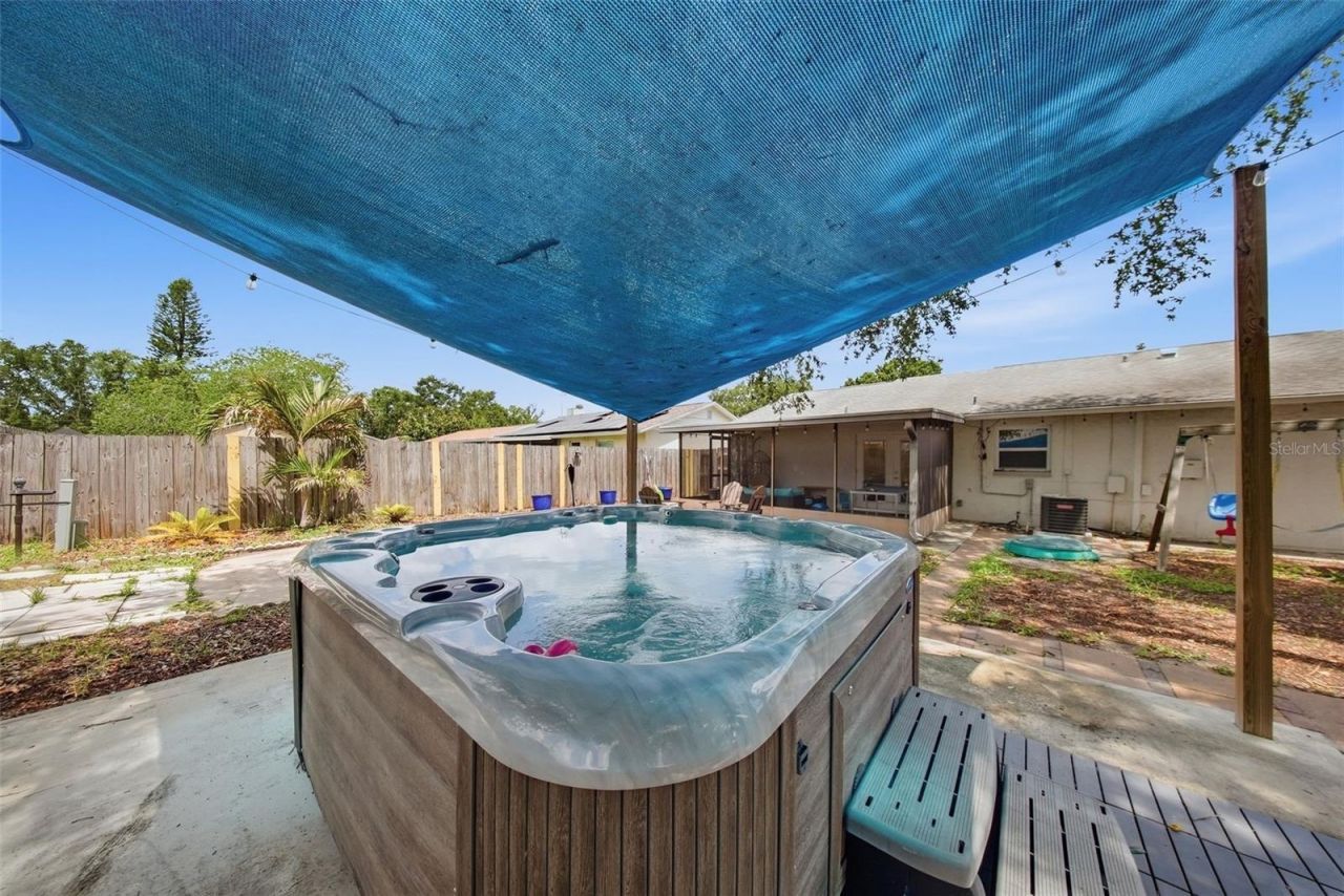 7976 Shadow Run Drive, Largo, FL 33773 Photo
