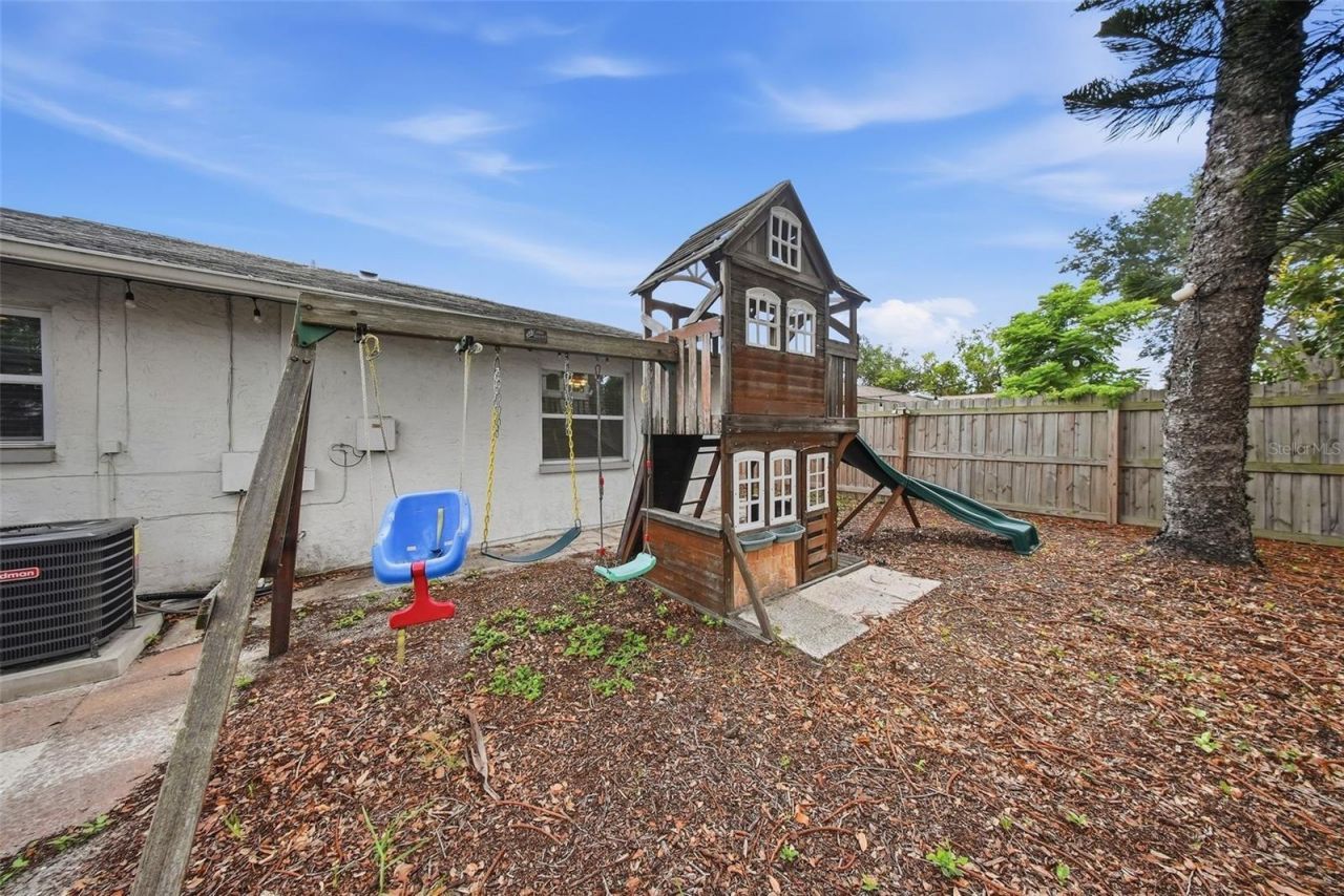 7976 Shadow Run Drive, Largo, FL 33773 Photo