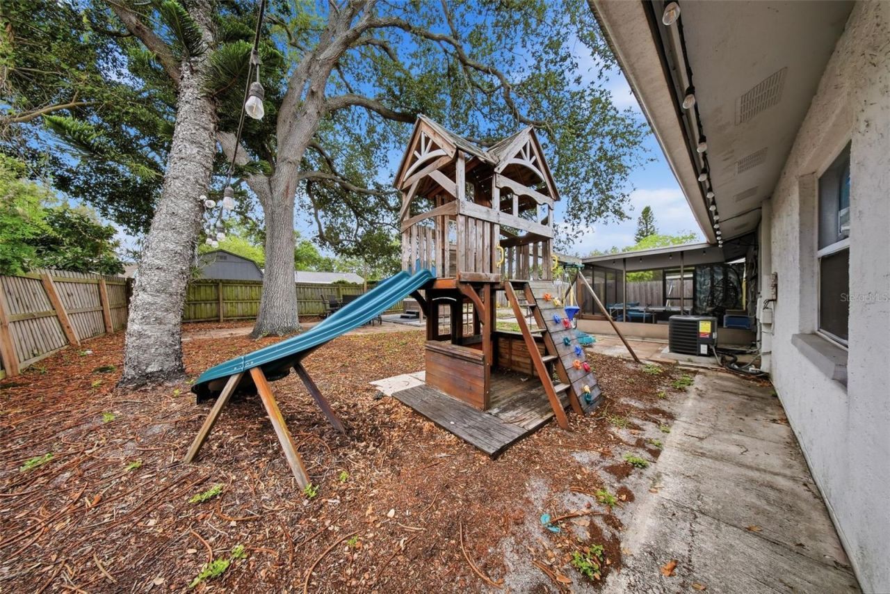 7976 Shadow Run Drive, Largo, FL 33773 Photo