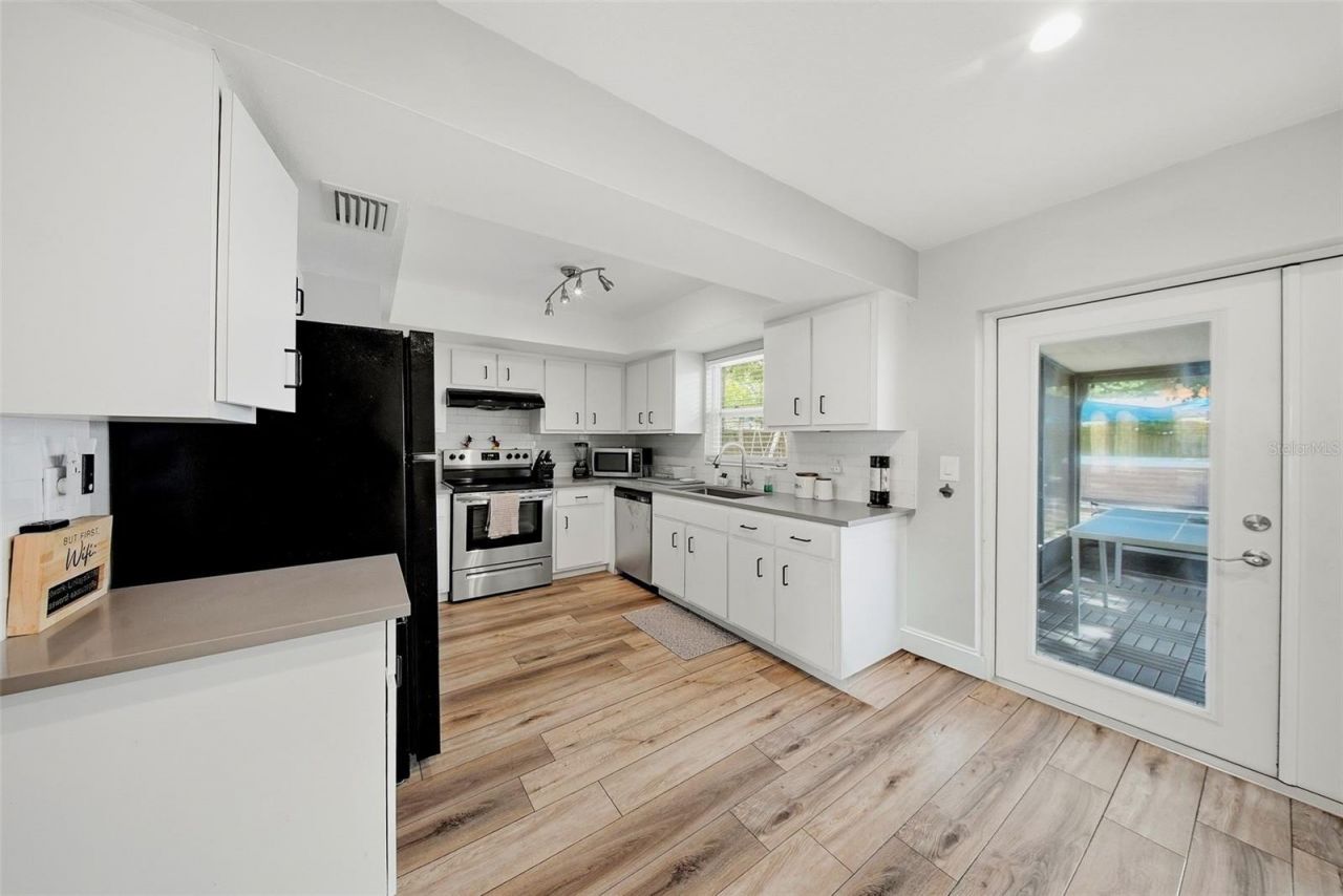 7976 Shadow Run Drive, Largo, FL 33773 Photo