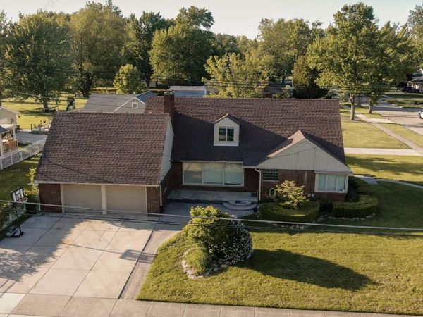 30007 Maison Street, Saint Clair Shores, MI 48082