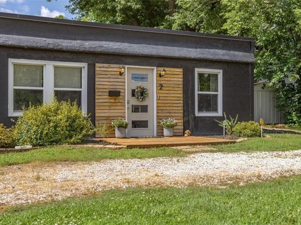 2 NE Vine Street, Lee's Summit, MO 64063