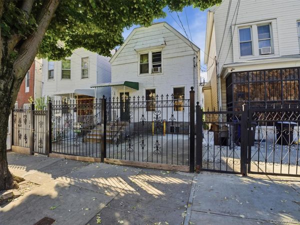 2851 Briggs Avenue , Bronx, NY 10458