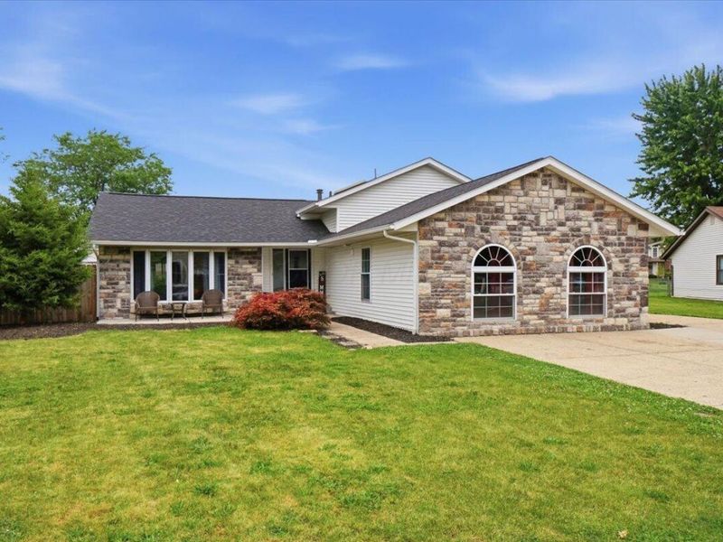 322 Old Meadows Court, Canal Winchester, OH 43110 Photo 3