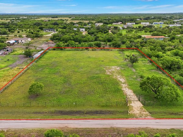 4647 County Road, Hondo, TX 78861