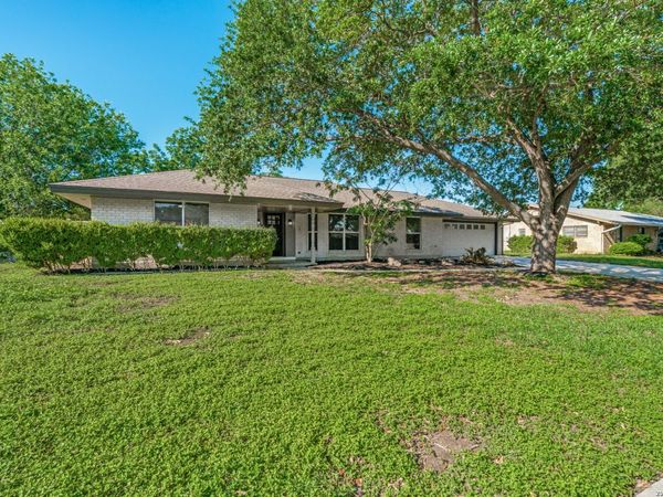 654 Richfield, Windcrest, TX 78239