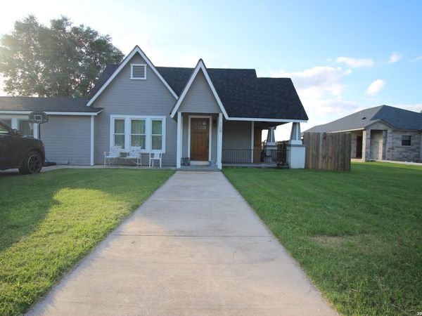 109 E MAYER ST, Stockdale, TX 78160