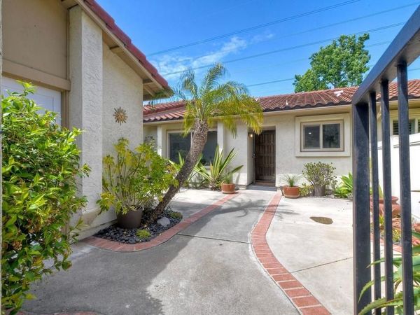 1973 Fairlee Drive, Encinitas, CA 92024