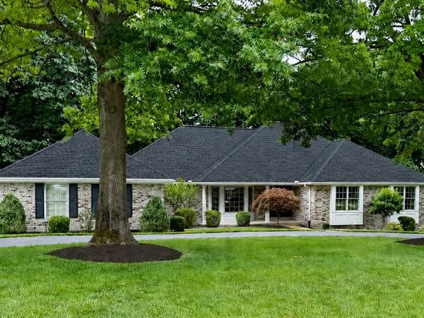 9802 Eagle Hill Lane , Sunset Hills, MO 63127