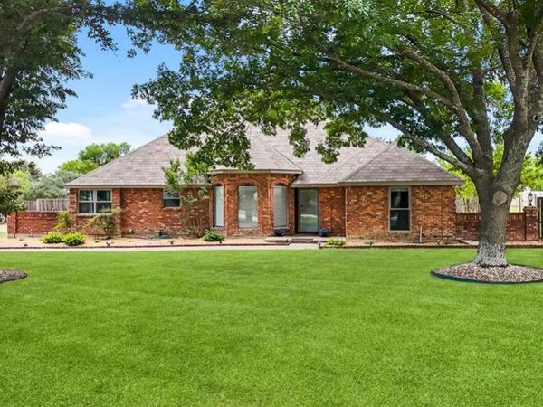 909 Valley View Avenue, Red Oak, TX 75154