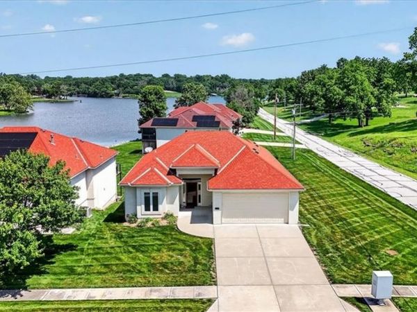 1348 NE Timbercreek Drive, Lee's Summit, MO 64086