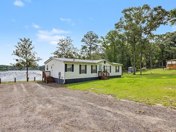 1064 Kings Lake Boulevard, DeFuniak Springs, FL 32433