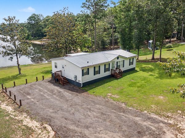 1064 Kings Lake Boulevard, DeFuniak Springs, FL 32433